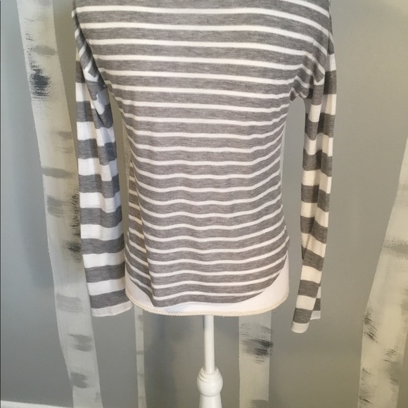 Grey and white Aeropostale  Short sleeve T-shirt - Picture 2 of 3